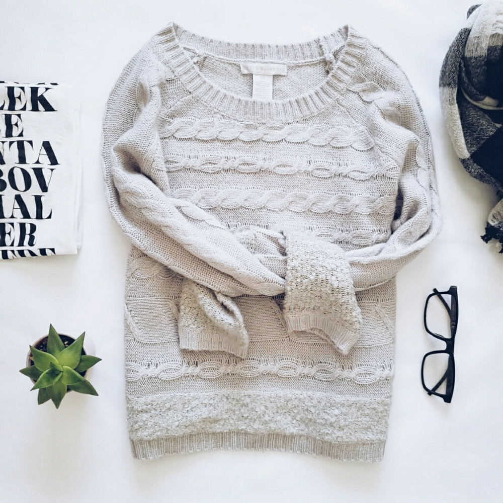 Design History
Gray Pullover Sweater Size XS